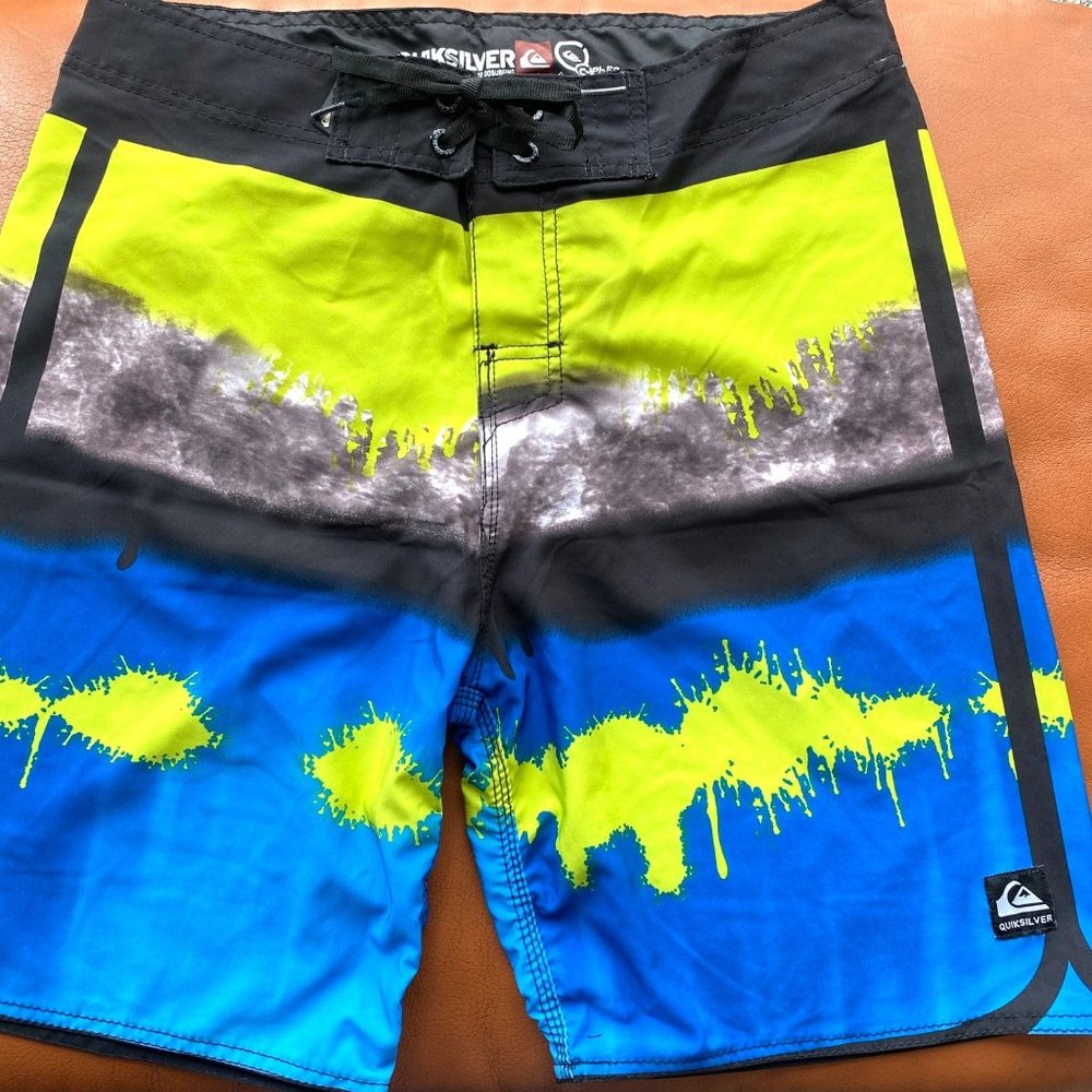 Quick Silver Board Shorts Swim Trunks with comb zip pocket paint splatter 30